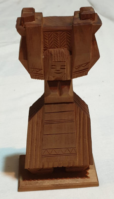 MARAMURESANCA figurina lemn sculptat anul 1980 - decor vechi de colectie SUPERB foto