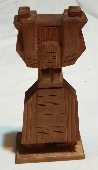 MARAMURESANCA figurina lemn sculptat anul 1980 - decor vechi de colectie SUPERB