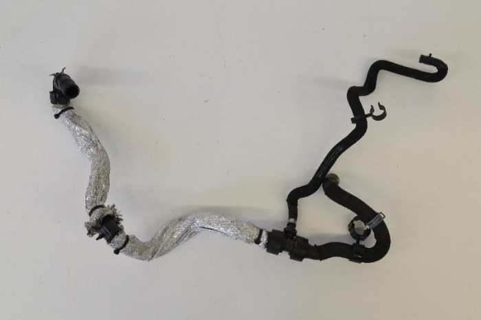 Furtun AUDI Q7 4M 2016 OEM: 4M0145948A 2296820
