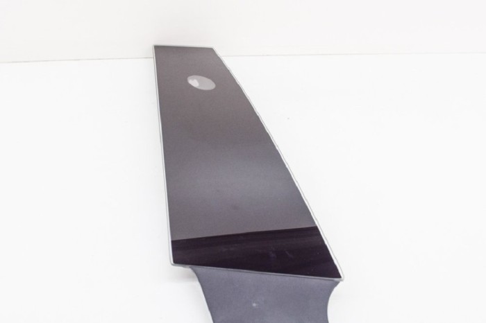 Ornament vertical ușă dreapta față TESLA MODEL S 2018 OEM: 1092307-00-E 11493247