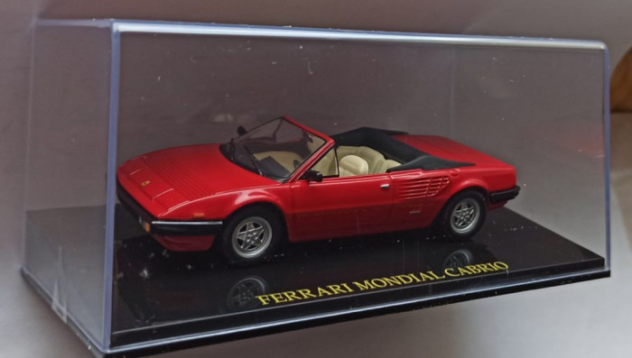 Macheta Ferrari Mondial QV Cabrio 1985 - IXO/Altaya 1/43