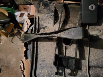 Suport fixare baterie Ford Focus 2 foto
