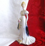 BIBELOU FIGURINA PORTELAN CU COBALT CURTEA DE ARGES FEMEIE IN TINUTA DE EPOCA 23.5 CM