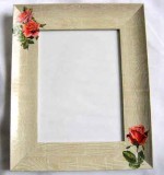 Rama Foto Lemn Handmade Decoupage Trandafiri Rosii 27x22 cm, Sticla, Poza 20x15 cm