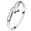 Inel realizat din aur alb de 14K - braţe îndoite cu crestături şi trei diamante transparente - Marime inel: 49