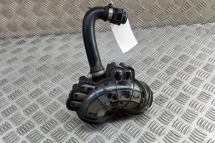 Rezonator de admisie BMW 3 F30, F80 2011 OEM: 991000768,8573994 31541758