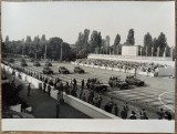 Scena de la defilarea din 23 august 1984// fotografie, Romania 1900 - 1950, Portrete