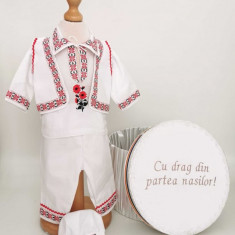 Set Costum National pentru baieti Raul 26 -2 piese costumas traditional si cufar brodat botez