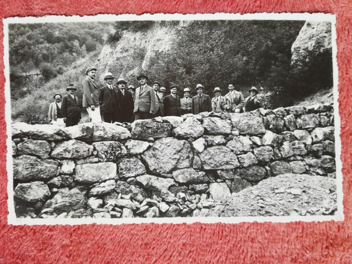 Fotografie tip carte postala, ministrul V. Nitescu la Barajele din perimetrul Capalna, 1932