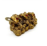 Statueta Feng Shui trei broaste cu pepite si monede din rasina 7,3cm