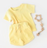 Set tricou cu pantaloni scurti - 100% bumbac organic - Galben, BabyCosy (Marime: 9-12 luni)