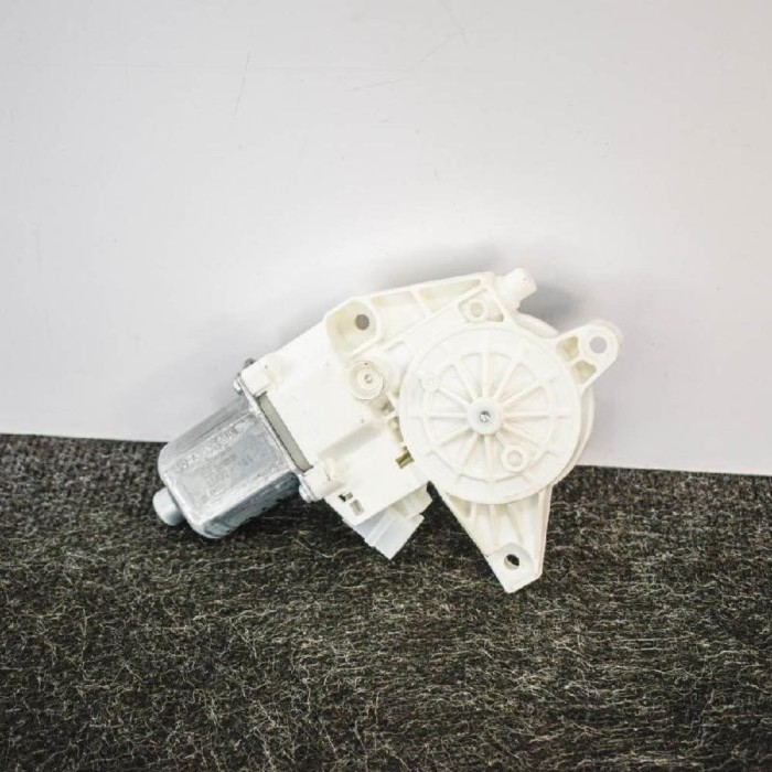 Motor macara geam ușă dreapta față MERCEDES-BENZ GLS X166 2016 OEM: A16690603010130822755 3456228