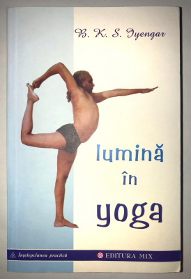Lumina in yoga, stare buna, cu ilustratii alb negru, B.K.S.Iyengar. foto