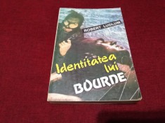 ROBERT LUDLUM - IDENTITATEA LUI BOURNE foto