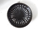Farfurie decorativă vintage din ceramică neagră, model Sunburst / Soleil, 19 cm, studio artist made