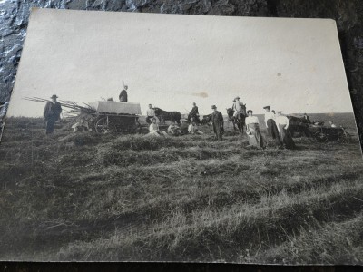 Fotografie deosebita, Intorsul fanului,cca 1900, 35x25 cm, probabil Transilvania foto