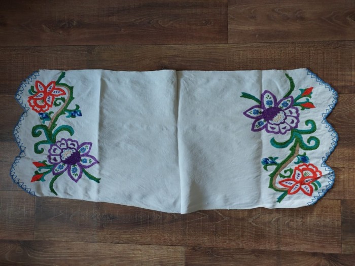 **Stergar vechi taranesc Maramures cusatura de mana pe panza tesuta in casa, tindeu, model cu flori