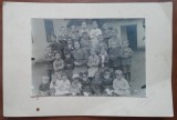 Fotografie lipita pe carton, invatatoare cu copii, perioada interbelica