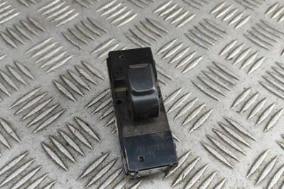 Buton geam ușă dreapta spate ISUZU D-MAX I TFR, TFS 2009 OEM: 8-97403-893-0 | 32052176 foto