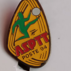 M3 L 17 - Insigna - tematica sport - fotbal - ASPTT - Poste 94