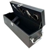Caseta eleganta din piele ecologica pentru o sticla si 4 accesorii pentru vin