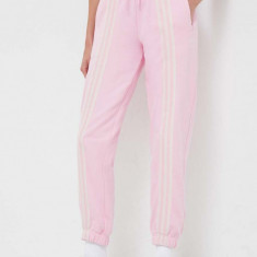 adidas Originals pantaloni de trening din bumbac culoarea roz, cu imprimeu