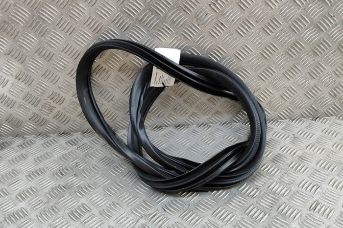 Garnitura ușă st&acirc;nga spate MAZDA CX-30 DM 2023 OEM: DFR5-68-913A | 31566006