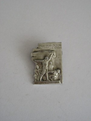 QW9 N4 64 - insigna - tematica arta - bazorelief tematica istorica foto