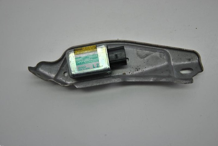 Senzor de impact st&acirc;nga spate LEXUS GS III GRS19_, UZS19_, URS19_ 2007 OEM: 89834-30020 2359044
