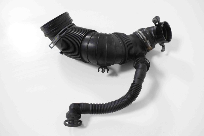 Furtun VW PASSAT Variant B7 365 2013 OEM: 3C0129654