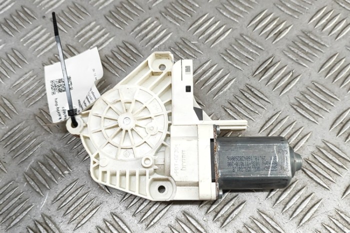 Motor macara geam ușă st&acirc;nga față AUDI Q5 8R 2017 OEM: 8K0959801B | 32028687