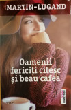 Oamenii fericiti citesc si beau cafea