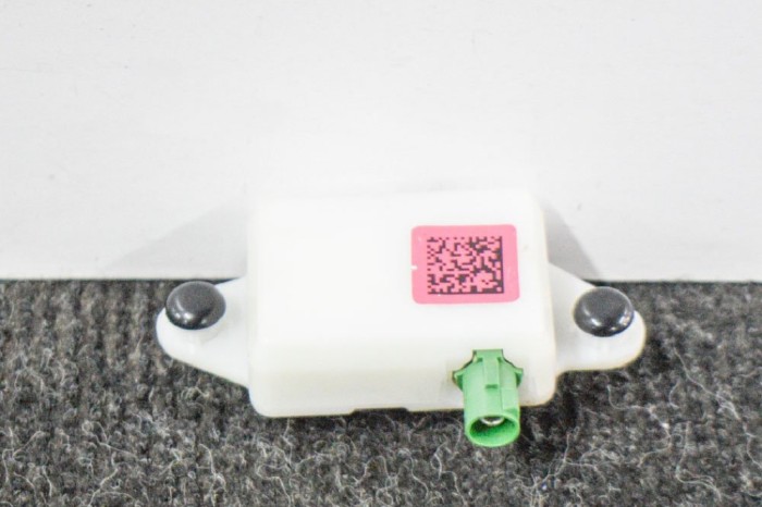 Amplificator de antena TESLA MODEL 3 2018 OEM: 1093306-00-E 11207873