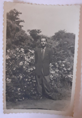 Fotografie dimensiune 6/9 cm cu bărbat din Galați &amp;icirc;n 1956 foto
