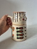 Cana / halba ceramica antropomorfa traditionala ungureasca (soldat / husar), pictata manual, inaltime 14.5 cm, semnata incizat