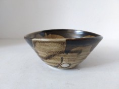 Bol ceramic decorativ artizanal , stil japonez, glazură expresivă &icirc;n tonuri de păm&acirc;nt, 10 cm &icirc;nălțime &times; 9 cm diametru