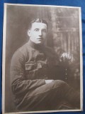 1802-Foto mare carton militar Belgia. Perioada probabila al 2 lea razboi cu decoratie si insemn pe brat. Marimi 41_30cm, in stare buna.