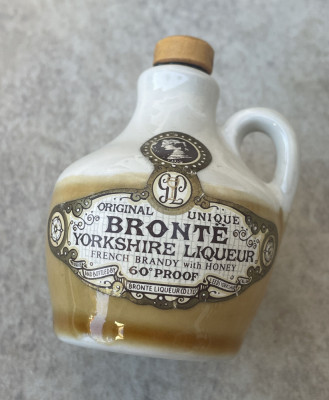 Miniatura - sticla din ceramica cu eticheta BRONTE Yorkshire Liqueur foto