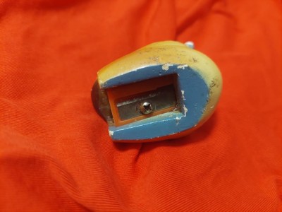 ASCUTITOARE VECHE,Made in China de colectie,Ascutitoare veche in forma de Rata/Ratusca-functionala-ascutitoare din perioada Comunista foto