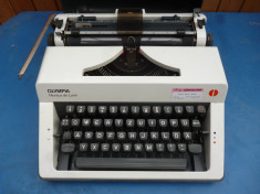 masina de scris portabila Olympia Monica de luxe foto