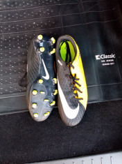 Vand ghete fotbal Nike Hypervenom foto