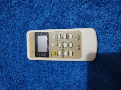 Telecomanda aer conditionat / telecomenzi aer conditionat ORIGINALE, VORTEX , stare foarte buna, perfect functionala !! foto
