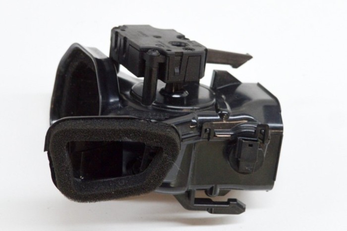 Gura de ventilație planșa de bord MERCEDES-BENZ C W205 2016 OEM: A2058300200,ZBAT0088D00,K11119A01 20228445