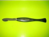 8320-Bisturiu Mallat Paris Vbb France Tillhor Statsverket-18 cm. Otel cu maner prb bachelita, nefolosit in husa de protectie de plastic originala.