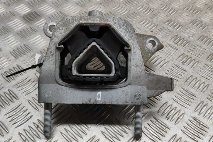 Suport motor dreapta CITRO&Euml;N C4 III BA_, BB_, BC_ 2021 OEM: 9826533880 | 28361654