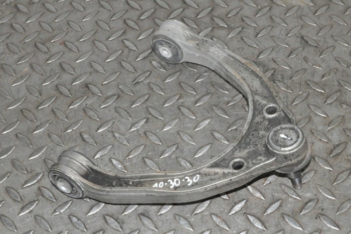 Braț superior dreapta față PORSCHE CAYENNE 9PA 2003 OEM: 7l0407047a | 11768865