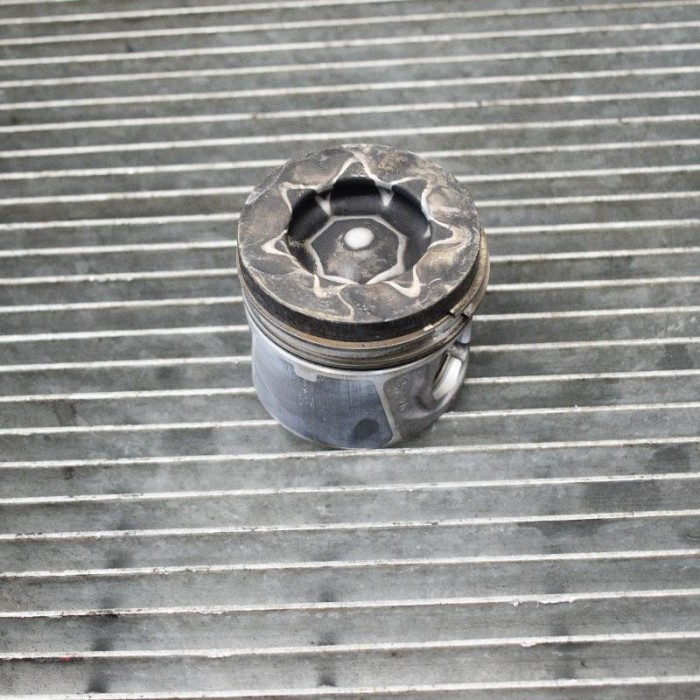 Piston OPEL VIVARO Combi 2015 OEM: 95517816080340 4050356