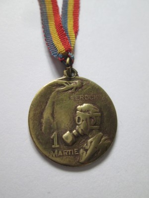 Rar! Romania Martisor 1 Martie Aerochim.regele Carol II anii 30,diametrul=21 mm foto