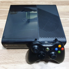 XBOX 360 E 320 GB