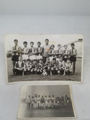 Set 2 poze mici cu o echipa romaneasca de fotbal. foto